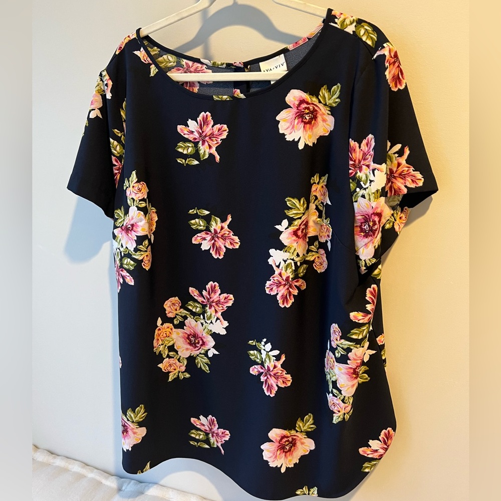 Ava & Viv Short Sleeve Navy Floral Blouse